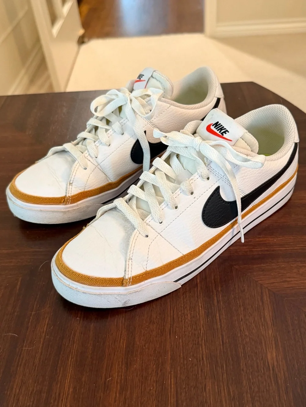 Nike court legacy
